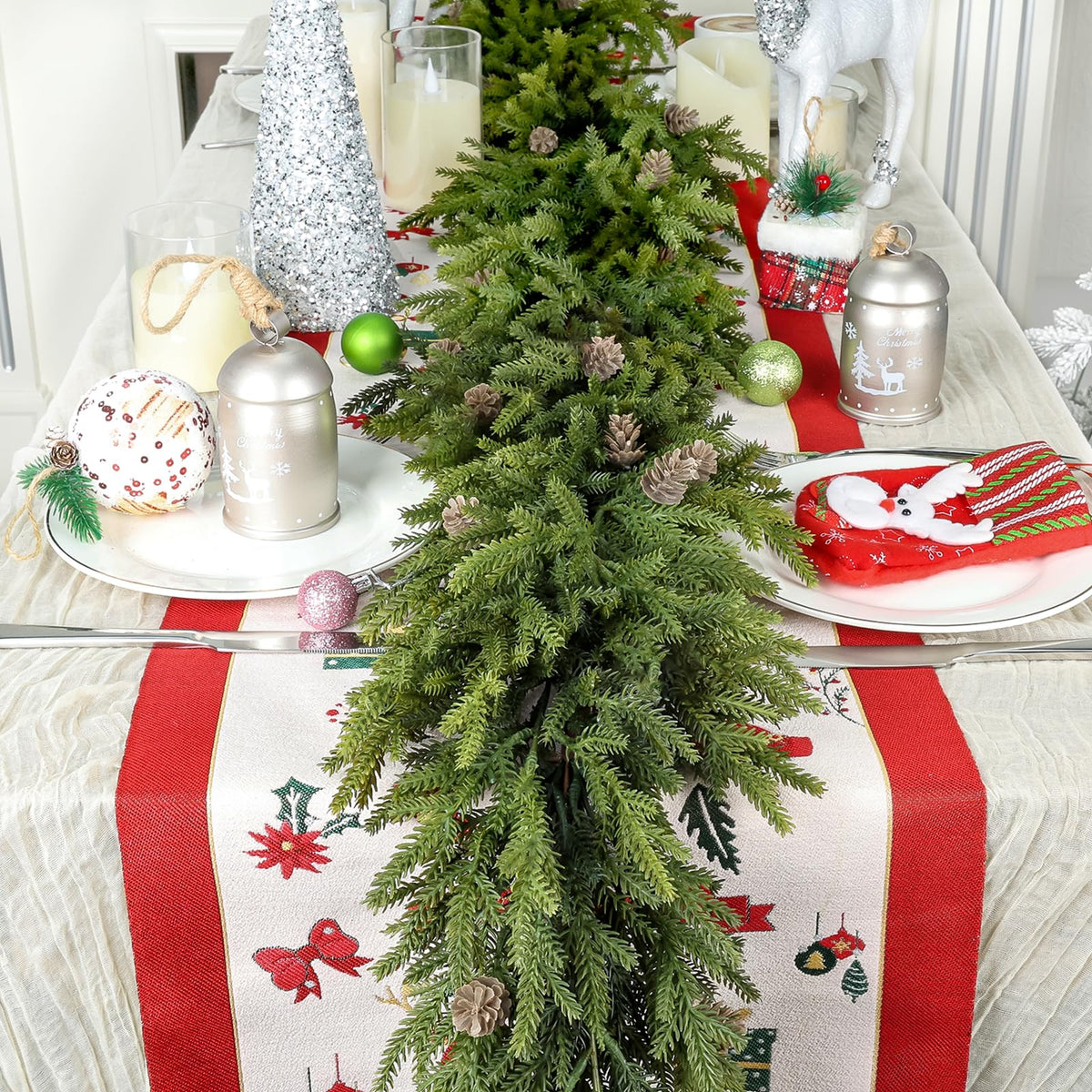 Christmas collection - Cedar garland with pine cones